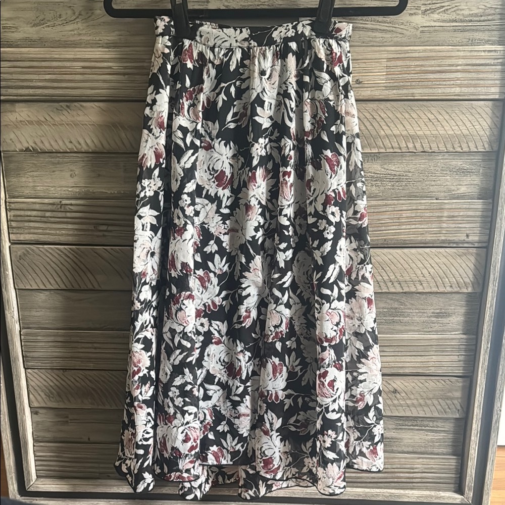 Ambercombie & Fitch Floral Black and White Skirt